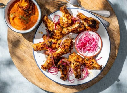 BBQ kipkluifjes met butterchickendip