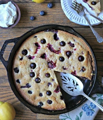 Bosbessen-maïsmeel cake