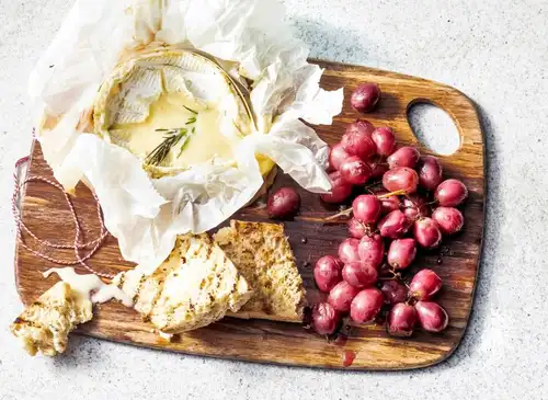 Camembert met druiven