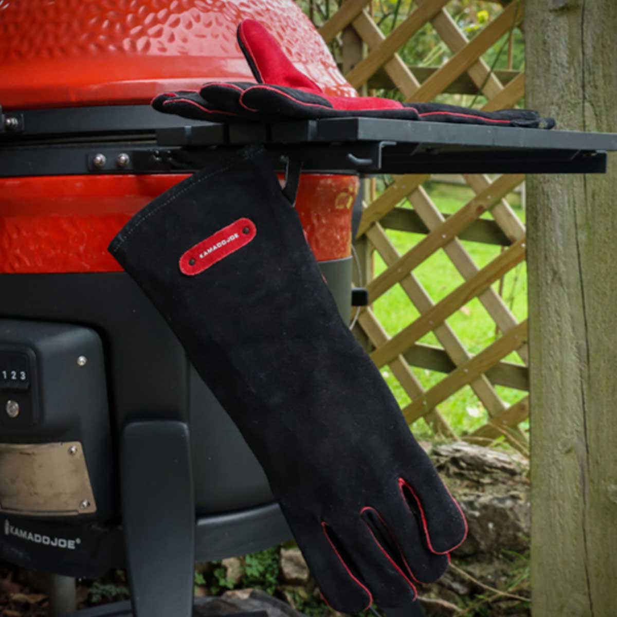 Kamado Joe Leather Gloves - Sfeerbeeld, Kamado Joe, BBQkopen